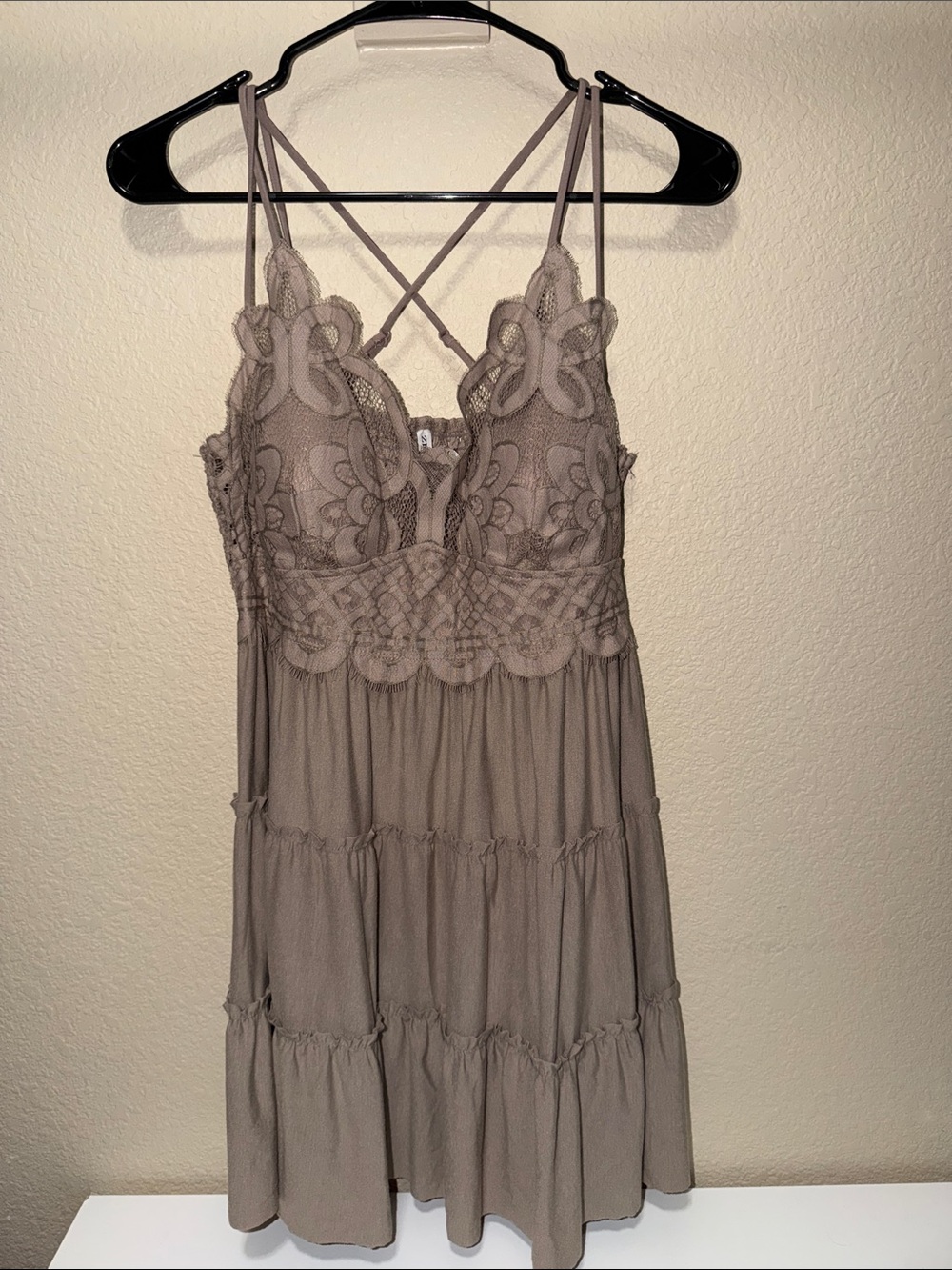 Lace Trim Spaghetti Strap Padded Flowy Tank Top
